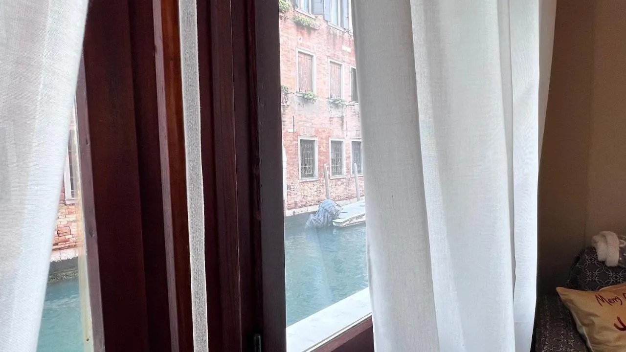 Lejlighed Behind On The Canalside Venedig