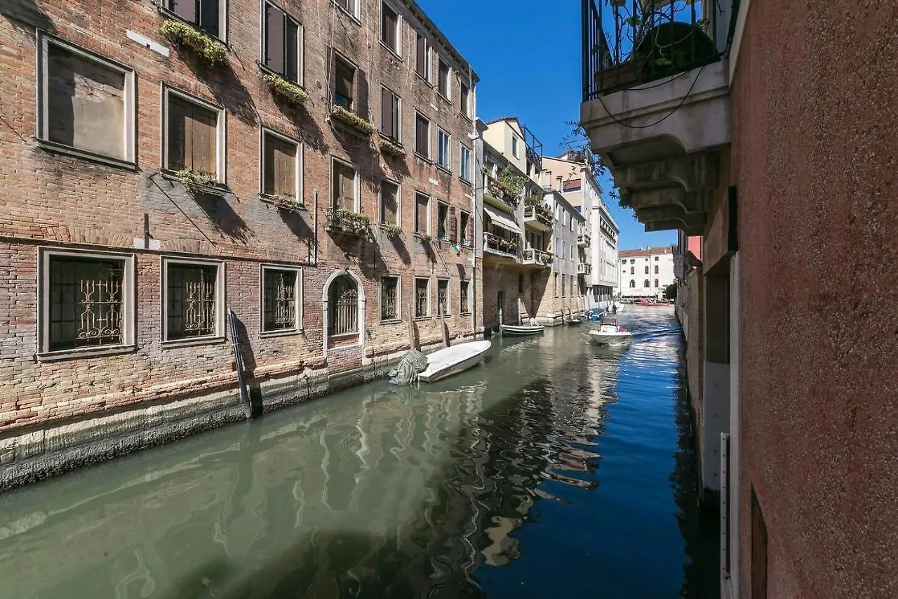Behind On The Canalside Venedig Lejlighed